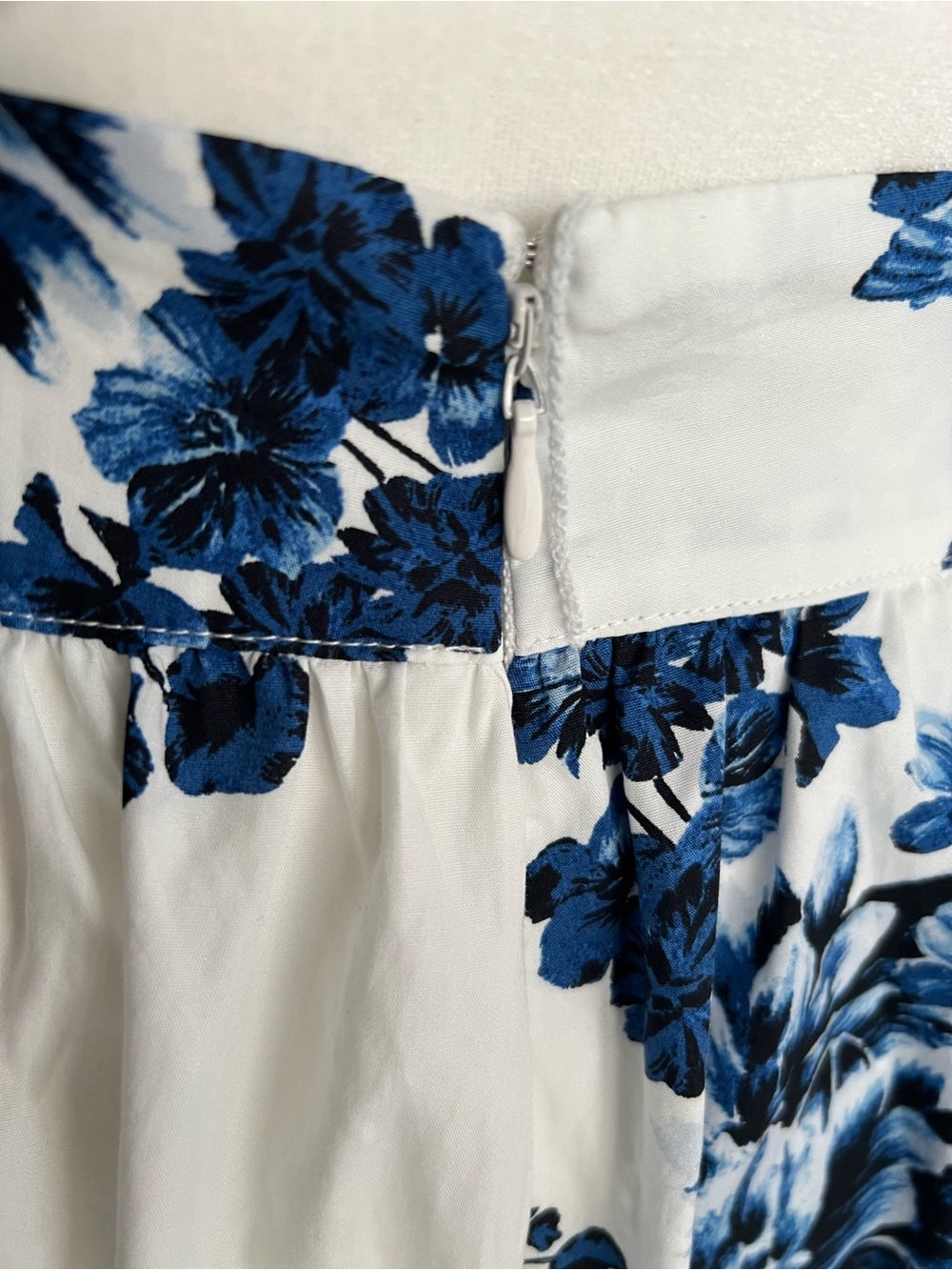 H&M Blue and White Floral Wrap Skirt - Picture 5 of 6